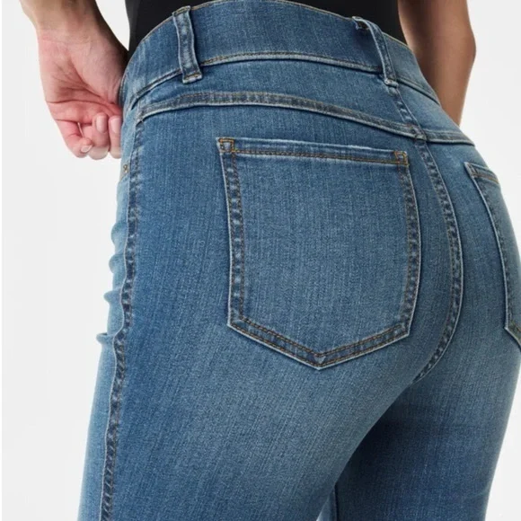 ❌DO NOT BUY ❌Spanx Pull on Flare Jeans Women's vintage Indigo Flared Size M NWT - Picture 2 of 13